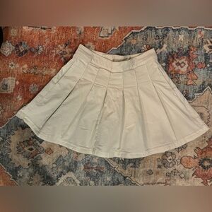 Cream Coloured Pleated Mini Skirt with zipper back and pockets